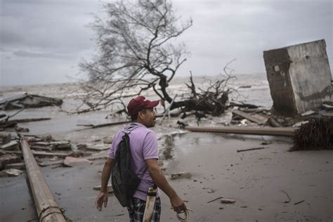 The last residents of a coastal Mexican town destroyed by climate change